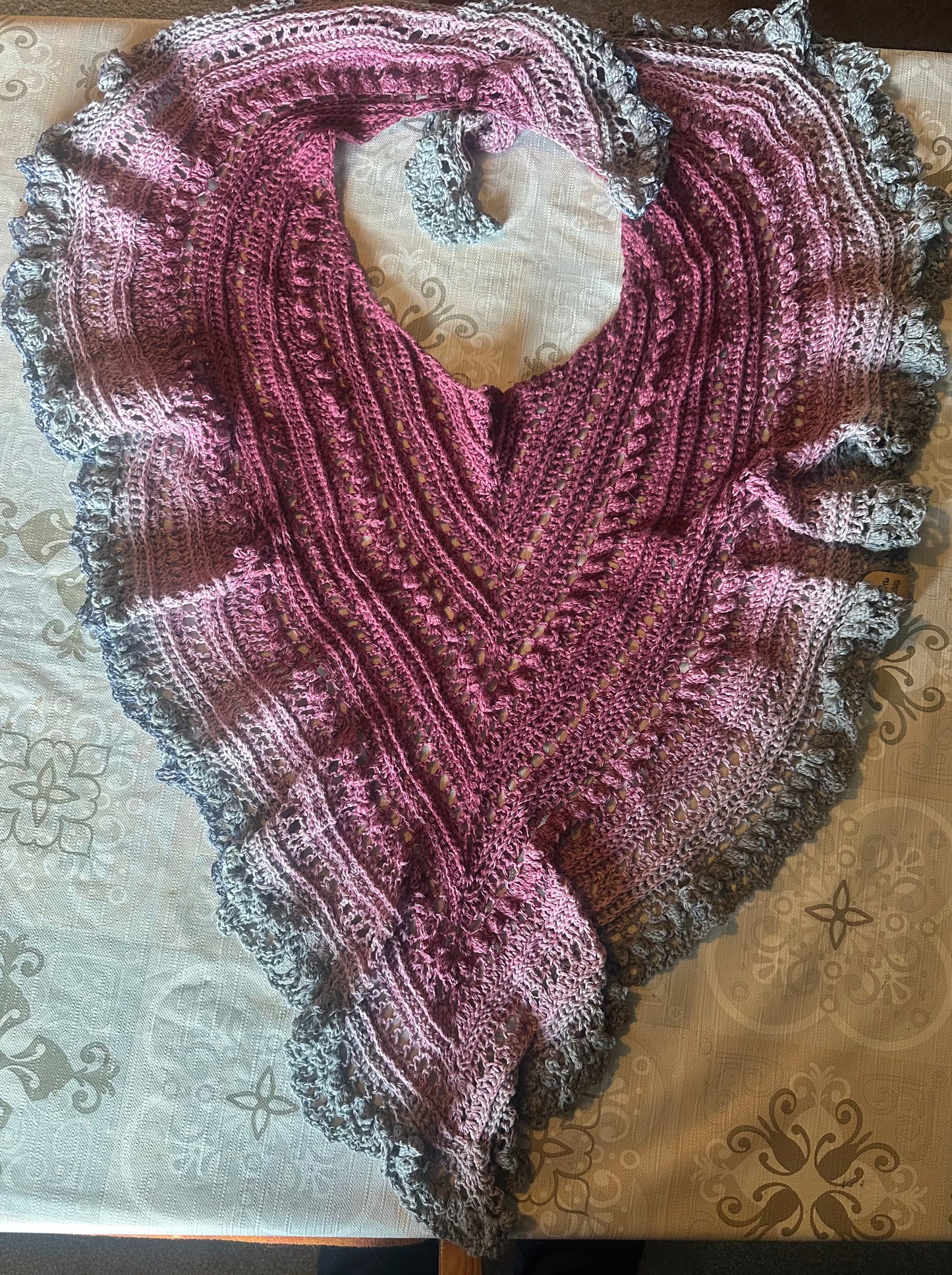 Goth gyda’r nos - triangular scarf