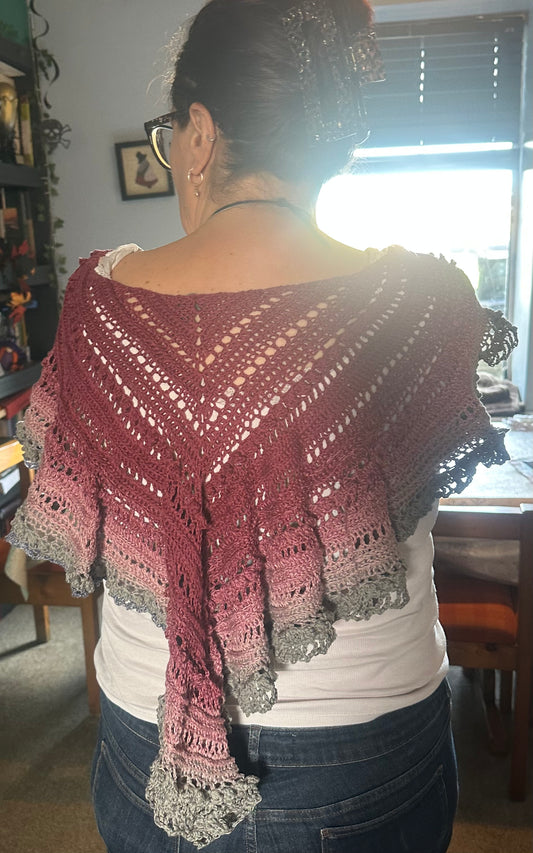 Goth gyda’r nos - triangular scarf